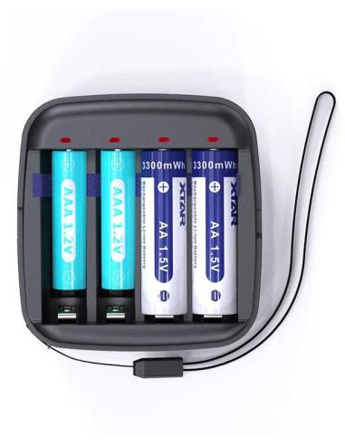 Ładowarka do akumulatorów cylindrycznych Li-ion 1,5V / Ni-MH AA / AAA Xtar BC4